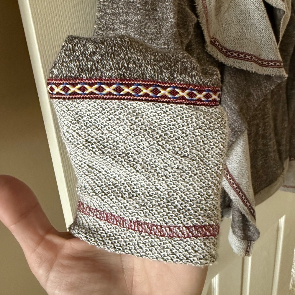 Hem & Thread asymmetrical sweatshirt • Women’s small - Picture 5 of 8